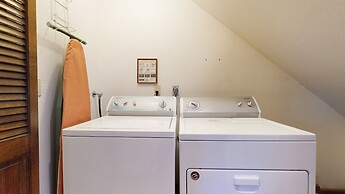 Snowflower 20 Pet-Friendly, Spacious Corner Unit With Great Complex Am