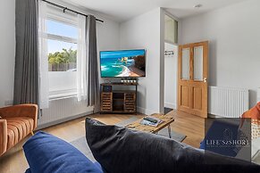 City Gate Garden Lodge