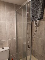 Self Contained Studio Flat in Winterton Hall