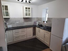 Self Contained Studio Flat in Winterton Hall