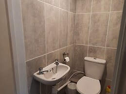 Self Contained Studio Flat in Winterton Hall