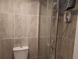 Self Contained Studio Flat in Winterton Hall