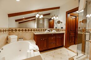 Lodge at Vail Condominiums