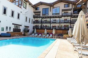 Lodge at Vail Condominiums