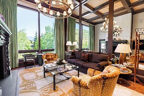 Lodge at Vail Condominiums