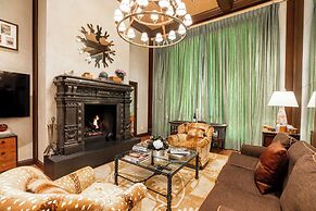 Lodge at Vail Condominiums