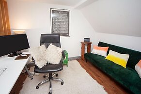 Special 3 Bedroom Townhouse With Parking in Bristol