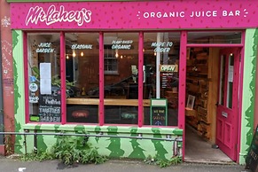 Special 3 Bedroom Townhouse With Parking in Bristol