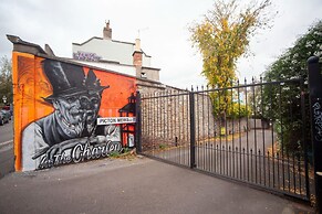 Special 3 Bedroom Townhouse With Parking in Bristol