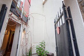 Special 3 Bedroom Townhouse With Parking in Bristol