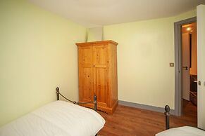 Special 3 Bedroom Townhouse With Parking in Bristol