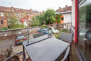 Special 3 Bedroom Townhouse With Parking in Bristol