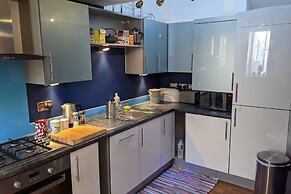 Special 3 Bedroom Townhouse With Parking in Bristol