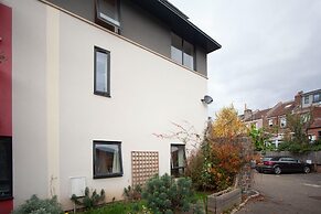 Special 3 Bedroom Townhouse With Parking in Bristol