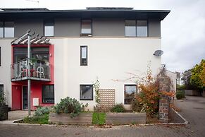 Special 3 Bedroom Townhouse With Parking in Bristol