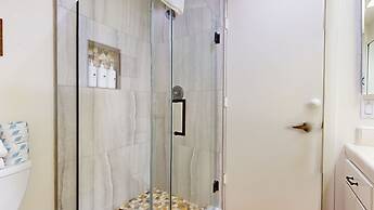 Snowcreek V 840 Spacious with Mountain Views, Gas Grill, Washer Dryer 