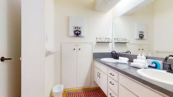 Snowcreek V 840 Spacious with Mountain Views, Gas Grill, Washer Dryer 