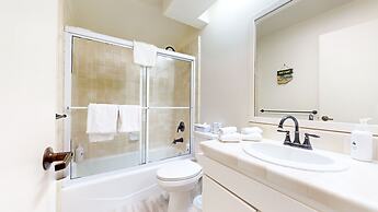 Snowcreek V 840 Spacious with Mountain Views, Gas Grill, Washer Dryer 