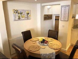 Bramble Cottage With Free Parking