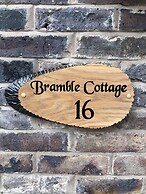 Bramble Cottage With Free Parking