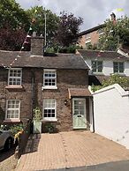 Bramble Cottage With Free Parking