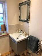 Bramble Cottage With Free Parking