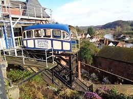 Bramble Cottage With Free Parking