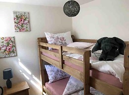Bramble Cottage With Free Parking