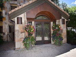 Village Center Condo 4J