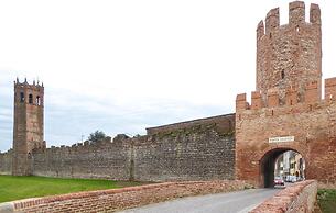 Cosy Apartment Near the Ancient Walls and Centre