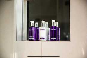 Mono Luxe Villa in Newcastle Upon Tyne