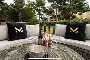 Mono Luxe Villa in Newcastle Upon Tyne