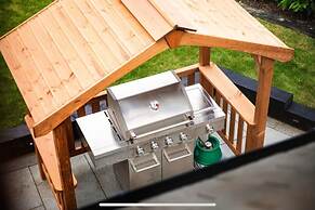 Mono Luxe Villa in Newcastle Upon Tyne