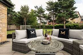Mono Luxe Villa in Newcastle Upon Tyne