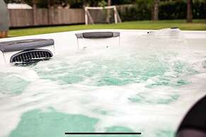 Mono Luxe Villa in Newcastle Upon Tyne