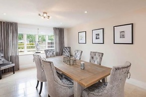 Mono Luxe Villa in Newcastle Upon Tyne