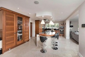 Mono Luxe Villa in Newcastle Upon Tyne