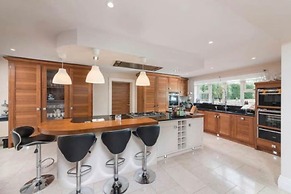 Mono Luxe Villa in Newcastle Upon Tyne