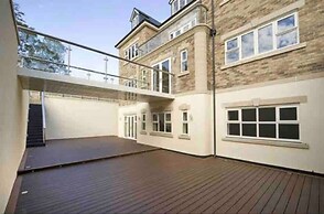 Mono Luxe Villa in Newcastle Upon Tyne