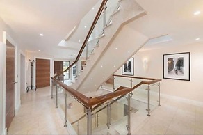 Mono Luxe Villa in Newcastle Upon Tyne