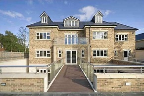 Mono Luxe Villa in Newcastle Upon Tyne