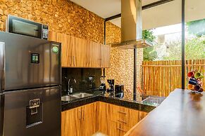 Luminous Private Pool Condo & Communal Rooftop Pool Lounge