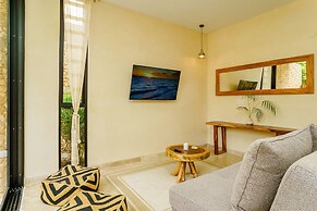 Luminous Private Pool Condo & Communal Rooftop Pool Lounge