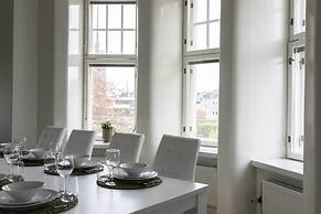 Grand luminous 150m2 2BR aptmnt in Eira