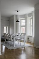 Grand luminous 150m2 2BR aptmnt in Eira