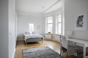 Grand luminous 150m2 2BR aptmnt in Eira