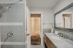 69sl - Upscale - Hot Tub - Wi-fi - Bbq - Sleeps 8 4 Bedroom Cabin by R