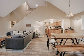 69sl - Upscale - Hot Tub - Wi-fi - Bbq - Sleeps 8 4 Bedroom Cabin by R