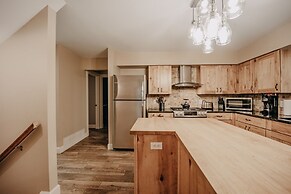 69sl - Upscale - Hot Tub - Wi-fi - Bbq - Sleeps 8 4 Bedroom Cabin by R