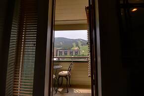 Large, Welcoming Condo With Incredible Views - WL406 by Redawning